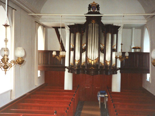 Breede int richting orgel